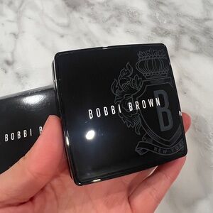 BNIB Bobbi Brown sheet finish pressed powder - pale yellow